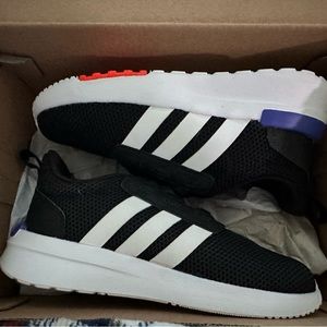 Boys Adidas Racer TR211 size 9K